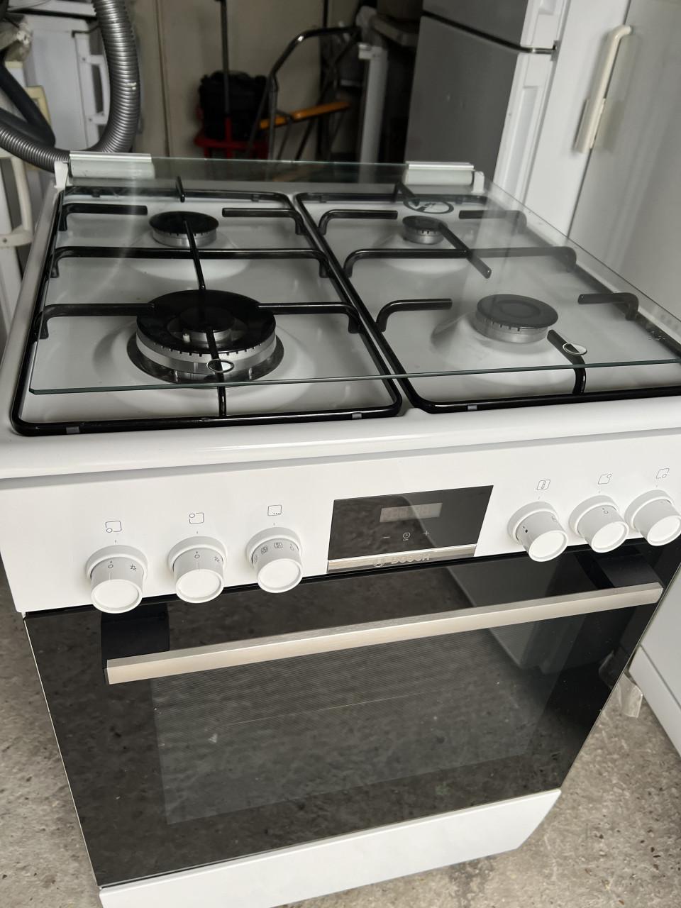 Nieuw BOSCH Gasfornuis met 3D hetelucht oven nieuwprijs €700,-