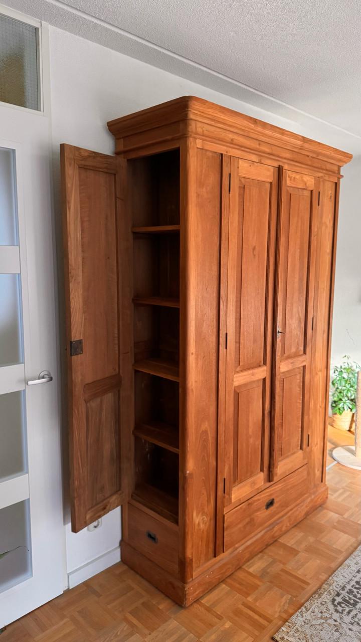 Teakhouten jagerskast