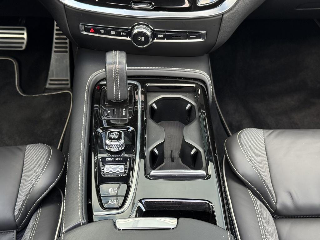 Volvo V60 t6 340pk recharge r-design| b&w sound| panodak| adap.cruise| tre