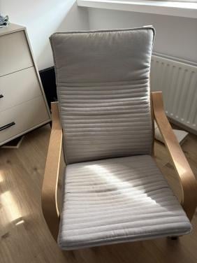 Stoel grijs stof en hout, lekker zitten
