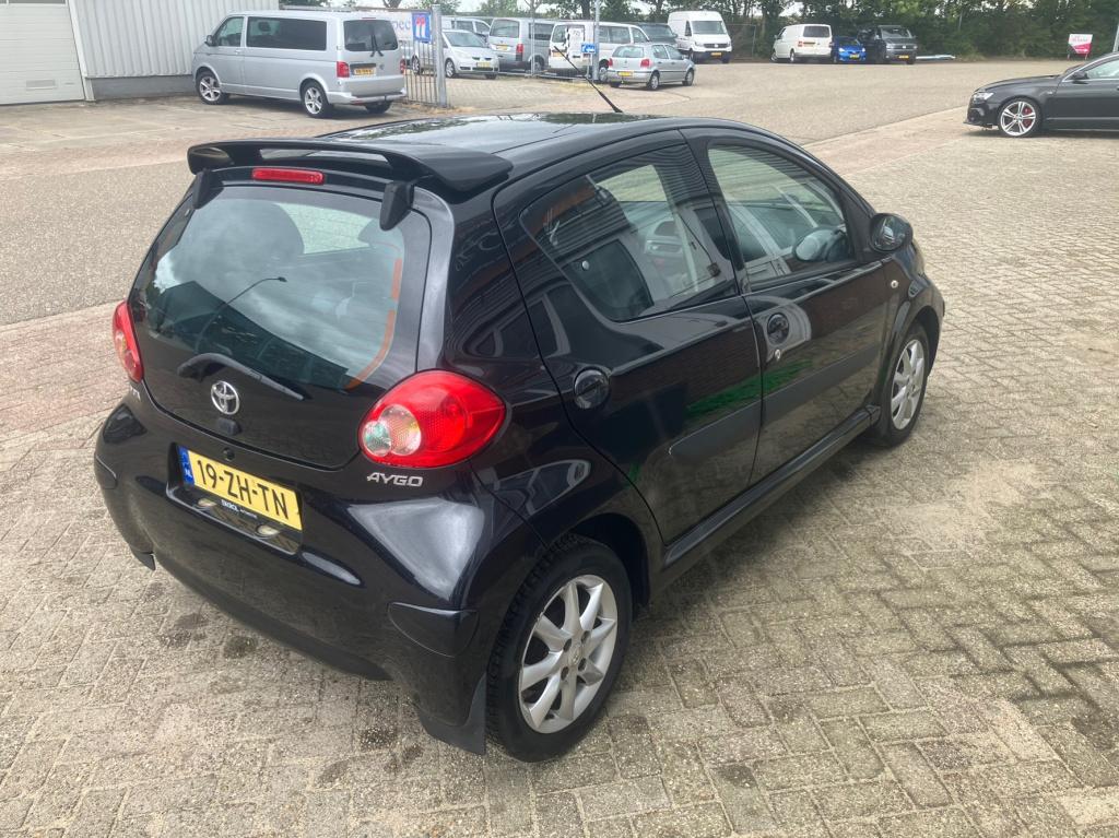 Toyota Aygo 1.0-12v sport airco