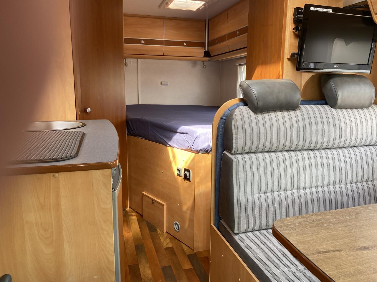Capron T58   - Mooie, met liefde onderhouden, half-integraal camper.
