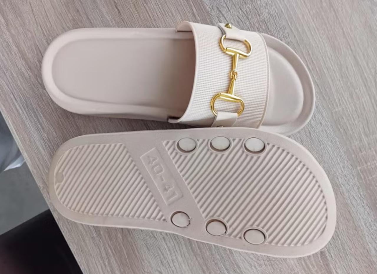 Nieuwe dames slippers met gouden gesp maat 40-41