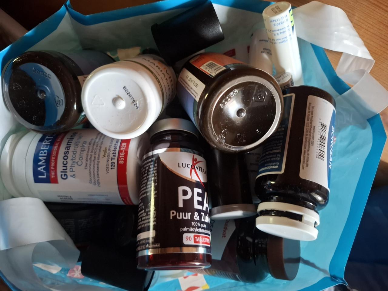 Lege potjes van supplementen e.d. in verschillende formaten