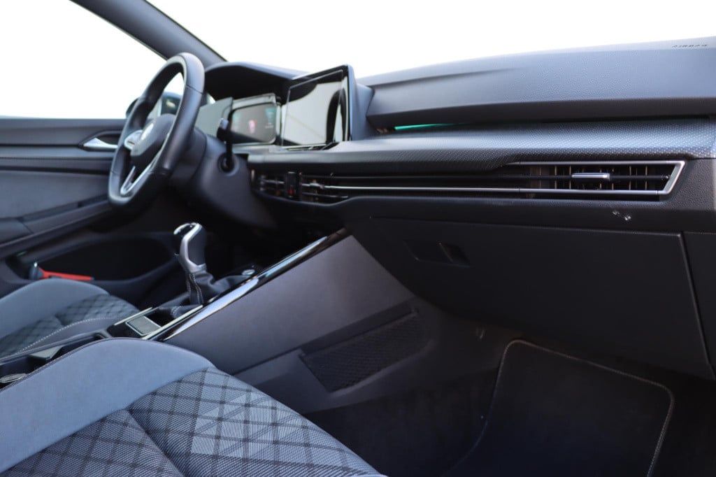 Volkswagen Golf 1.5 tsi r-line 130pk