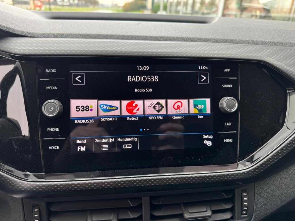 Volkswagen T-cross 1.0 tsi life automaat , apple carplay , trekhaak