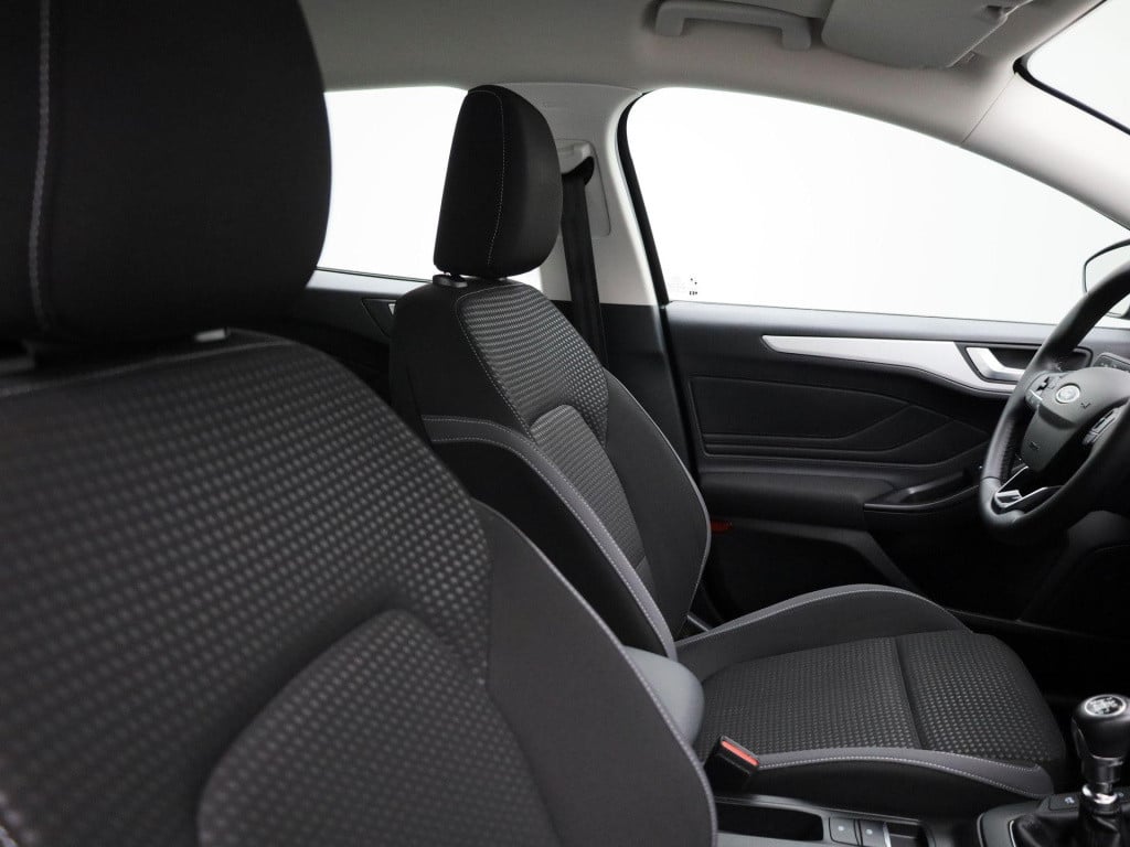 Ford Focus wagon 1.0 ecoboost hybrid trend edition business | cruise contro