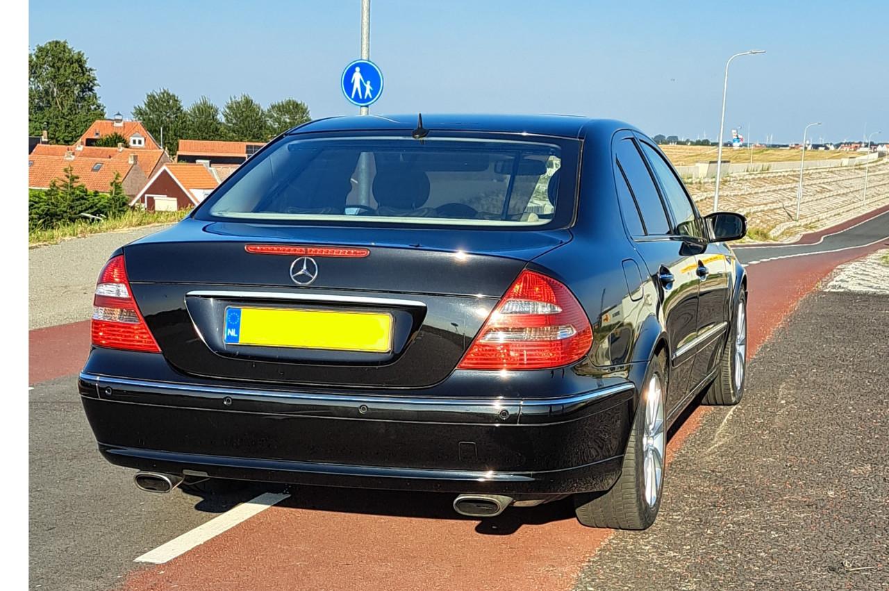 Mercedes E500 Diep Zwart 2004 287.200 km € 5.500