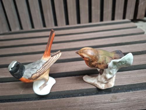 Twee Goebel porseleinen vogelfiguren, W. Germany
