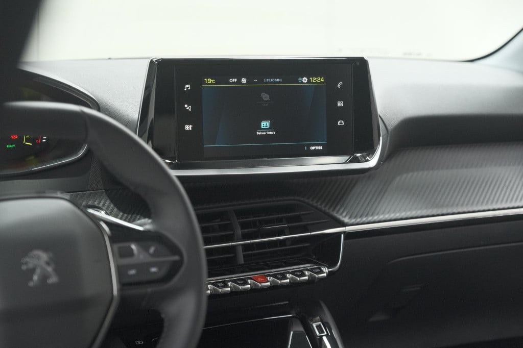 Peugeot 208 ev allure 50 kwh | 3 fase laadfunctie | parkeersensoren | apple
