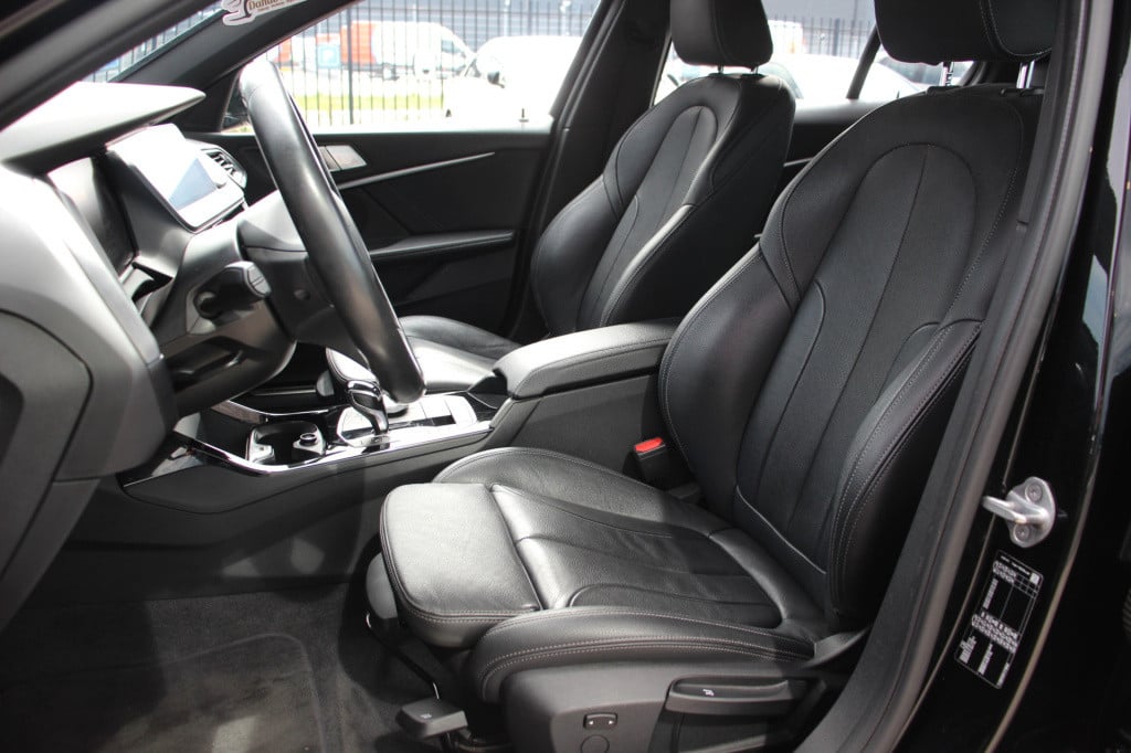 BMW 1 Serie 118i m-sport | digitale cockpit | leder | camera | dab