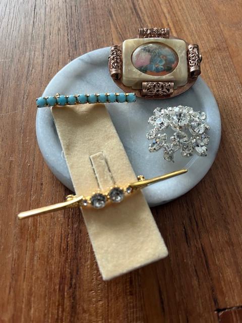 Broches diverse soorten €4,00 p/ st