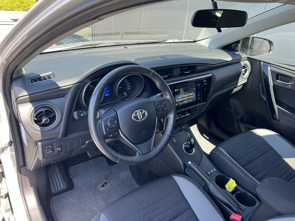 Toyota Auris touring sports 1.8 hybr. trend