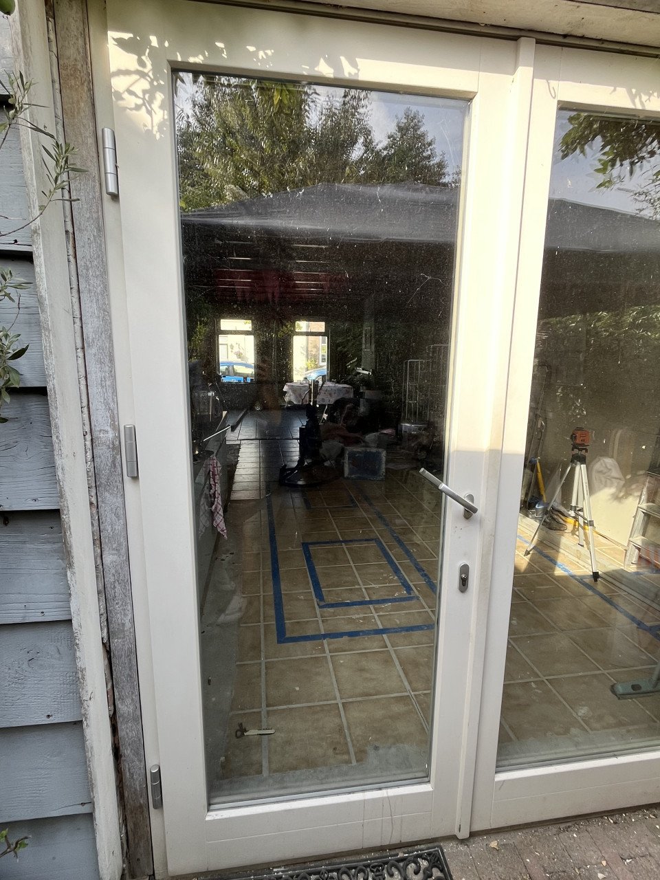 Beschikbaar in overleg. HR ++ dubbel glas Inclusief cilinderslot en 2 sleut
