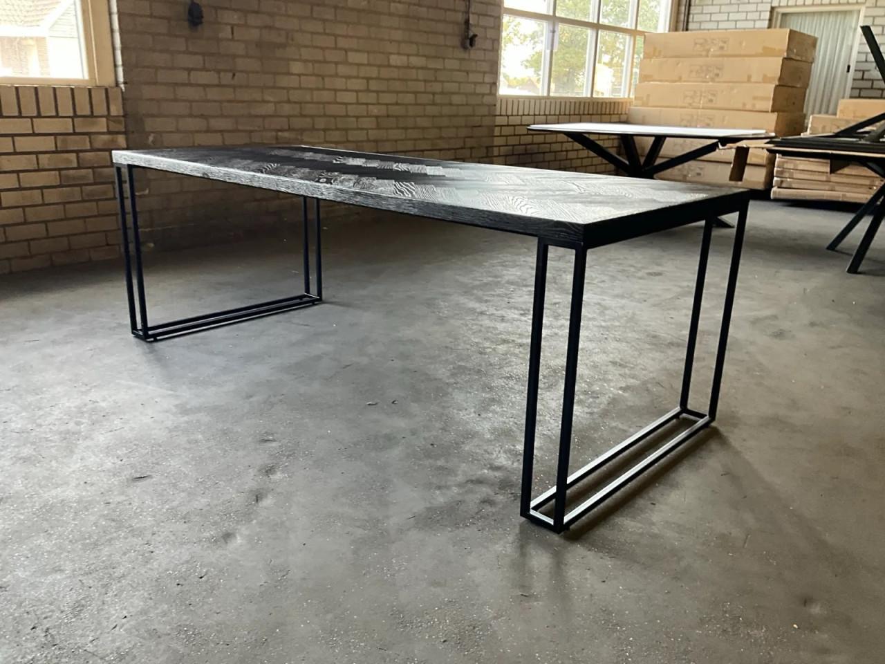 Nieuwe industriële tafel met visgraatmotief 190 x 95 cm