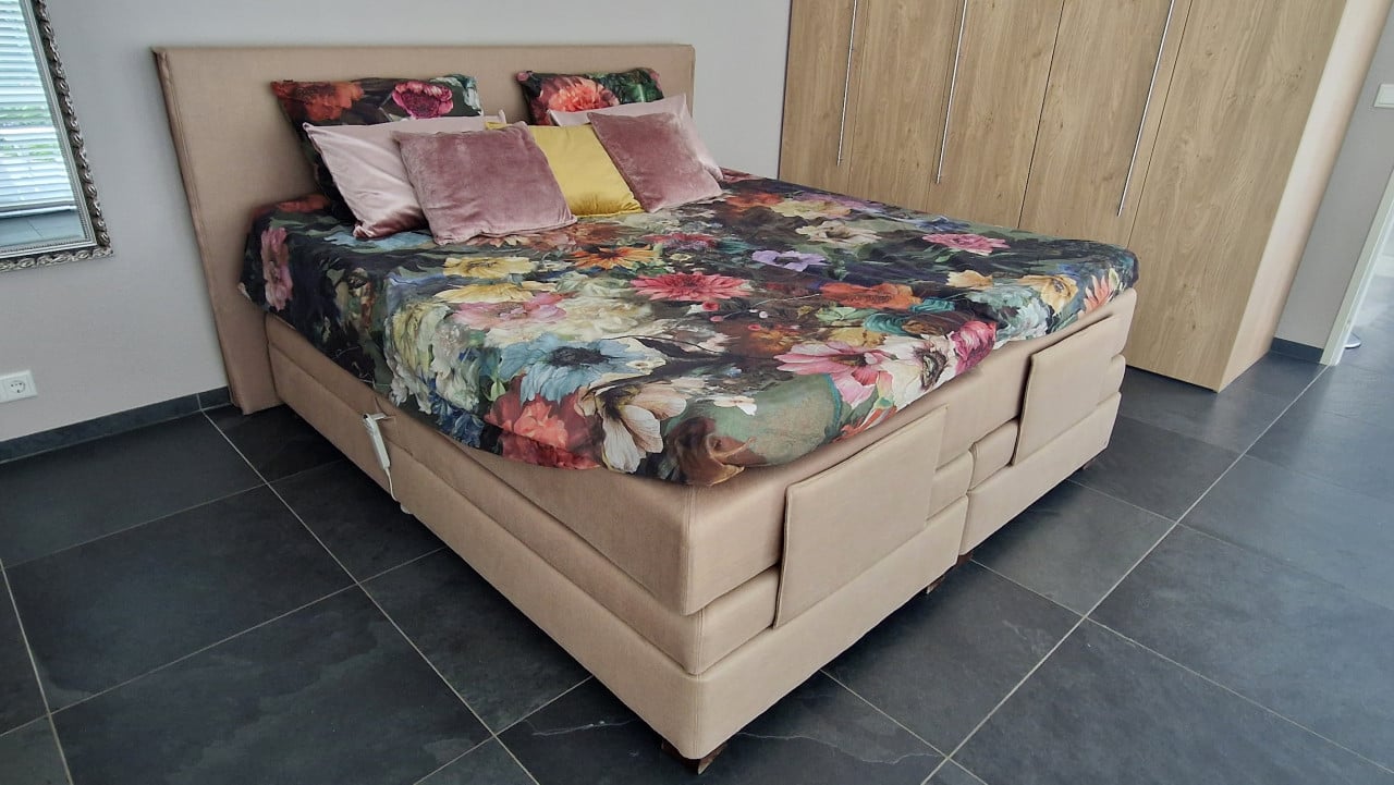 Boxspring 180x200 | Elektrisch verstelbaar | Incl. 2 Emma toppers (nieuw)
