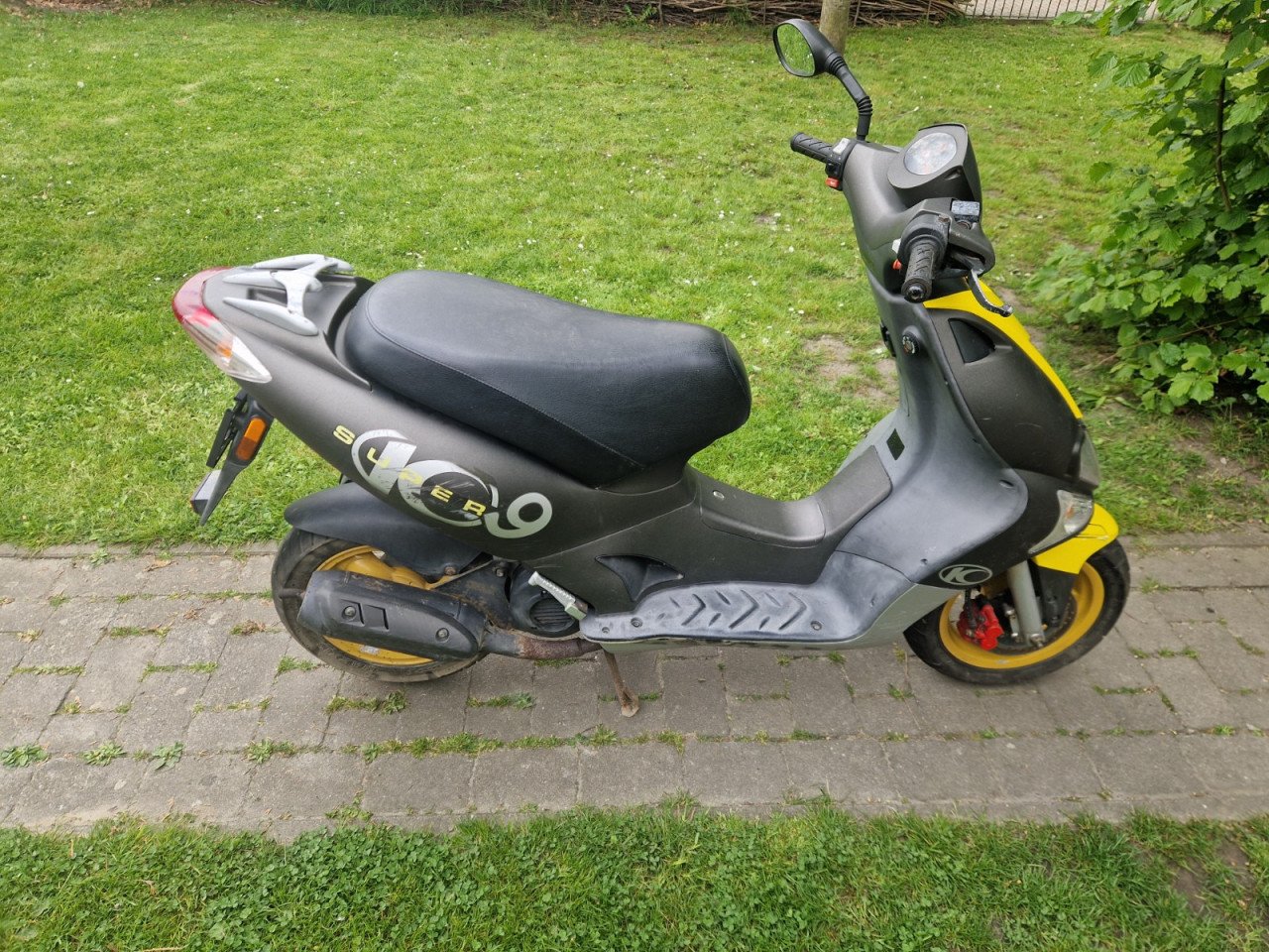 Kymco super 9, 50cc 2 takt, geel/zwart