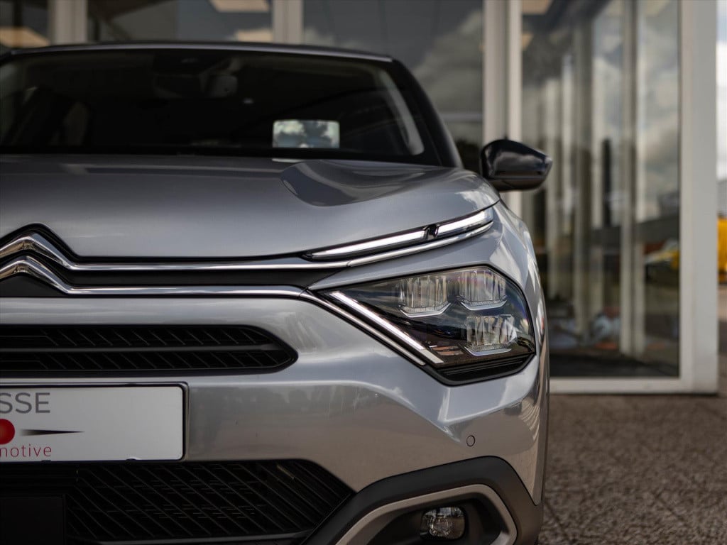 Citroen C4 1.2 puretech 130pk shine automaat | navigatie | hud | stoelverwa