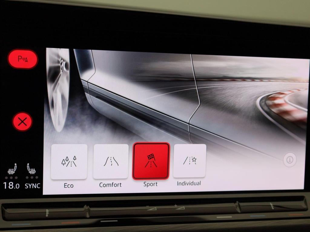 Volkswagen Golf 1.5 etsi style | automaat | panoramadak | apple carplay/ an