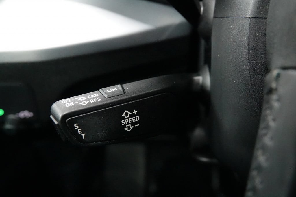 Audi Q2 1.0 tfsi | led | pdc | carplay |