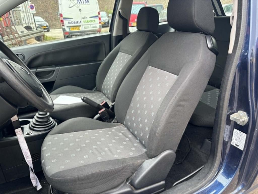 Ford Fiesta 1.3-8v style