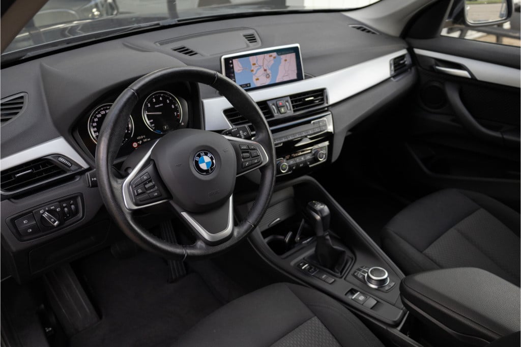 BMW X1 xdrive25e ✅trekhaak✅nav✅cc