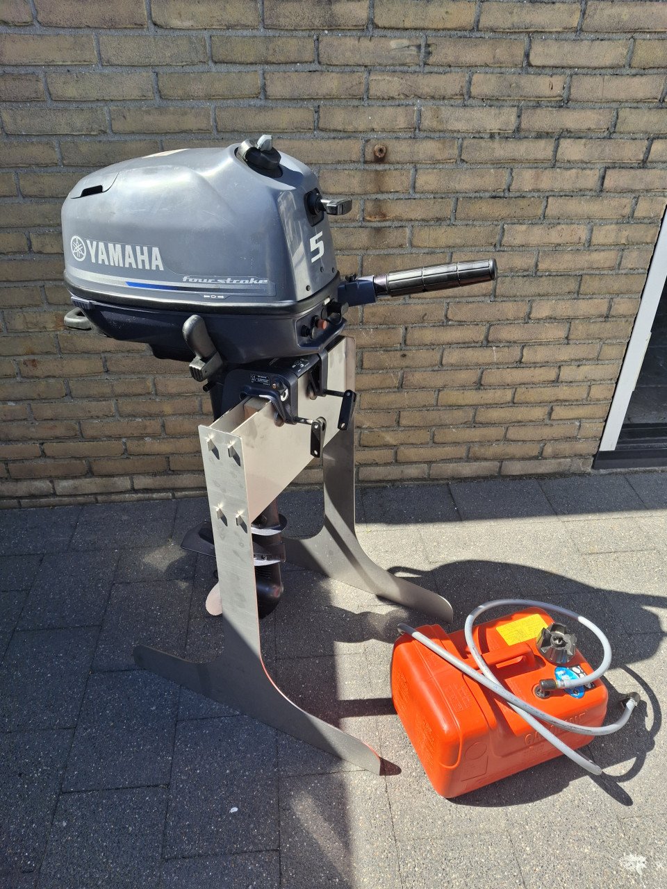 Splinternieuwe rubberboot in doos met yamaha 5pk 4 takt