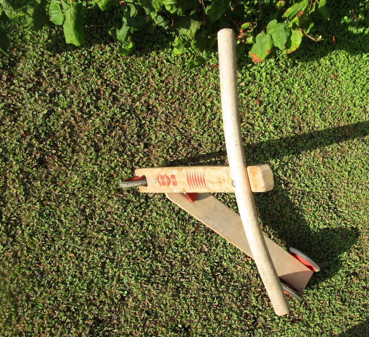 Vintage houten 3 wiel stepje van het merk Baby.