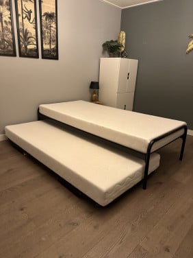Bed met logeerbed - ook te gebruiken als tweepersoonsbed 2x 90x200