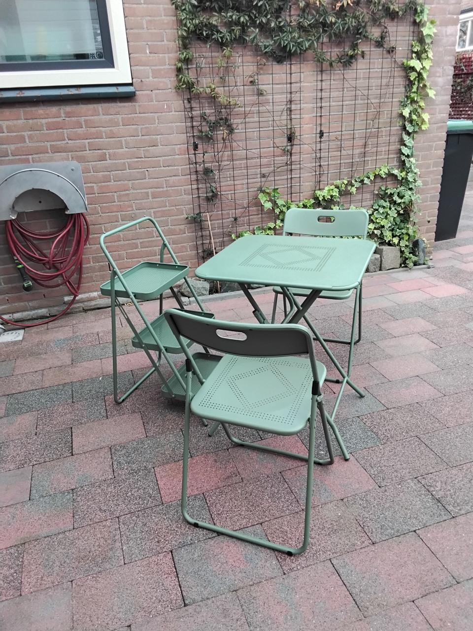 Tuinset nieuw groen nieuw metaal 2 stoelen tafel en bijzettafeltje