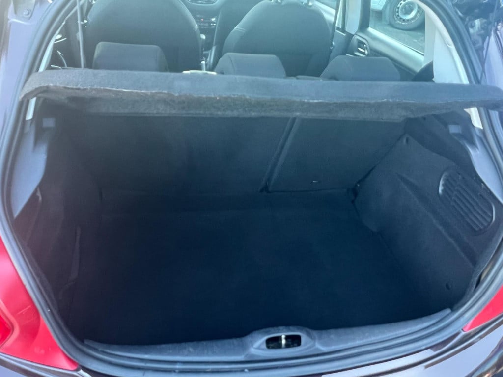 Peugeot 208 1.2 vti envy, navi, trekhaak enz...