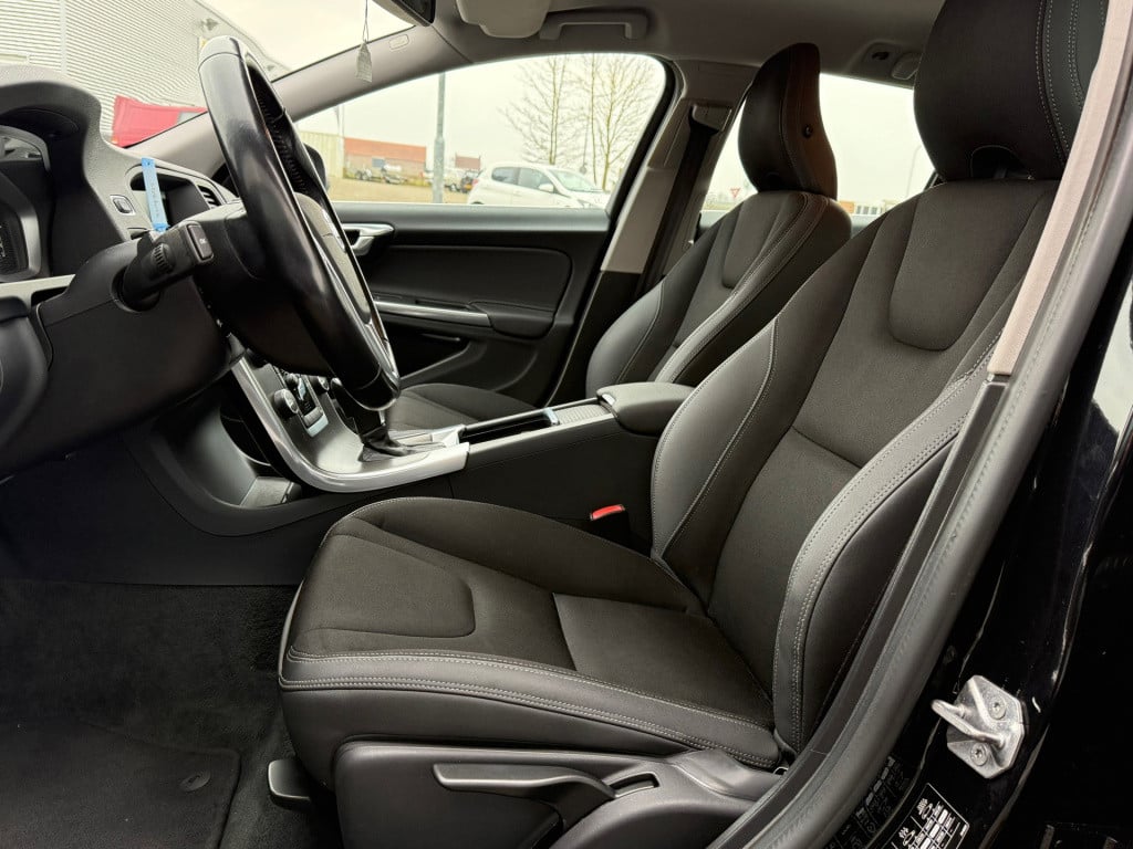 Volvo V60 1.6 t3 momentum