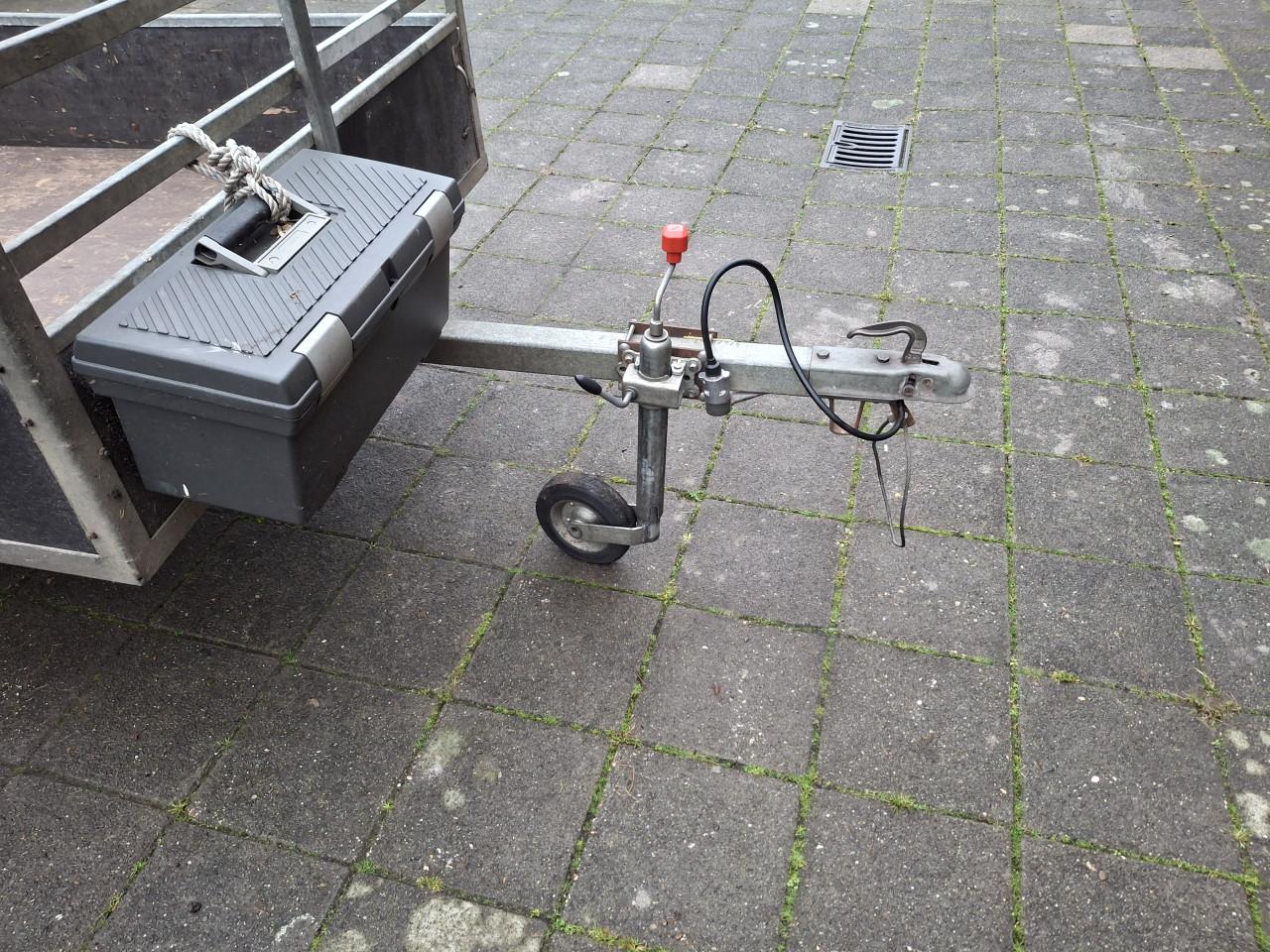 Aanhangwagen ongeremd.