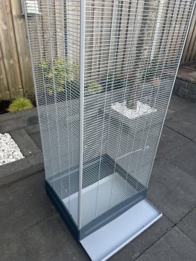Binnenvoliere/vogelkooi