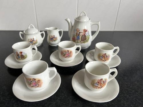 Oud poppen serviesje, porselein