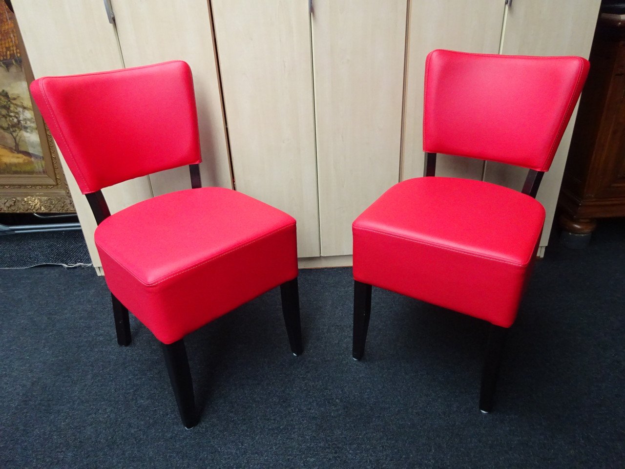 2 Stoelen rood als nieuw is horecakwaliteit
