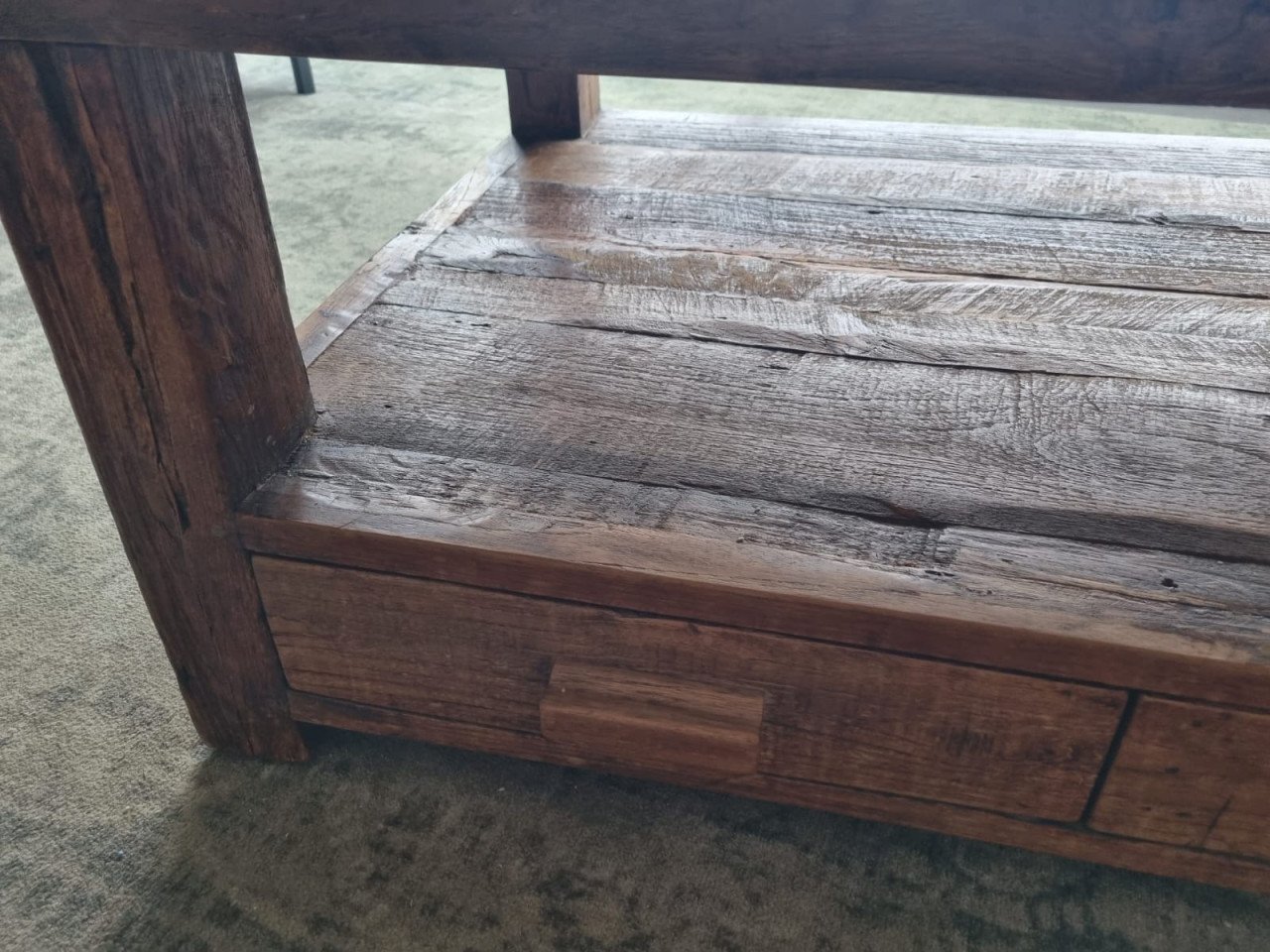 Massieve salontafel met lades (In goede staat!