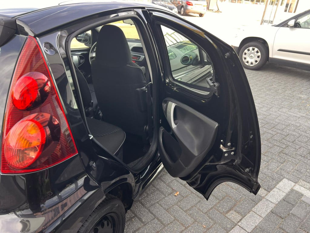 Peugeot 107 1.0 première