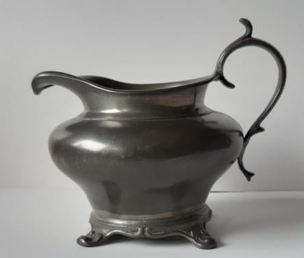 Schenkkannetje tin  ↑ 11,5 cm., Ø 7 cm