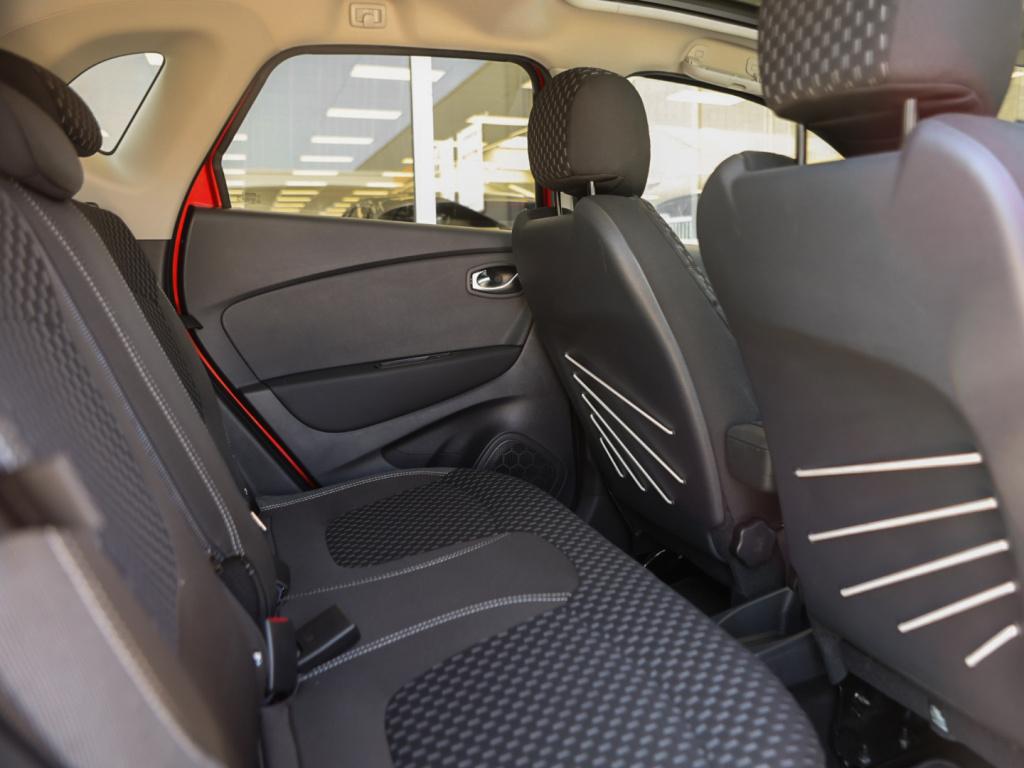 Renault Captur 1.3 tce 150pk intens automaat | panoramadak | trekhaak | nav