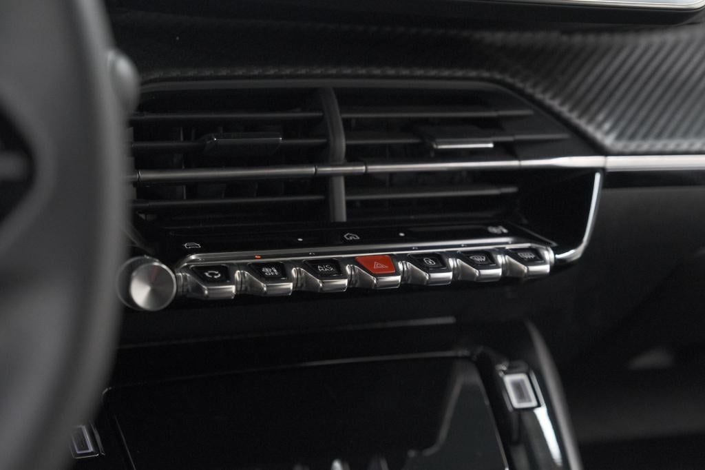 Peugeot 2008 puretech 100 allure | camera | navigatie | parkeersensoren | a