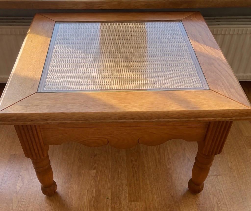 Blank eiken salon en hoektafel