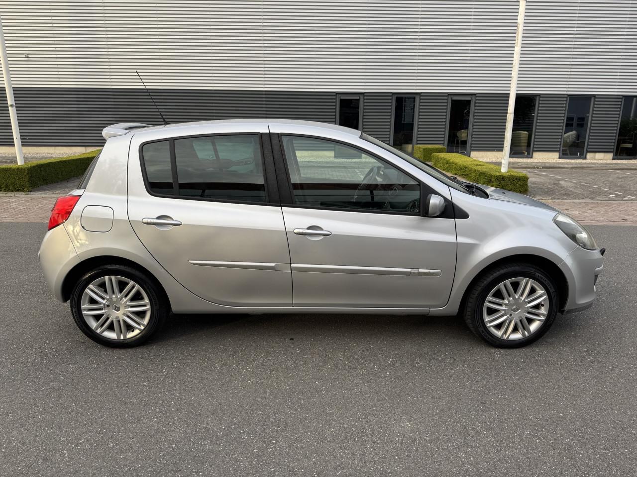 Renault Clio 1.6 benzine Initiale vol opties!