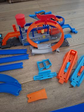 Hot wheels baan + auto's