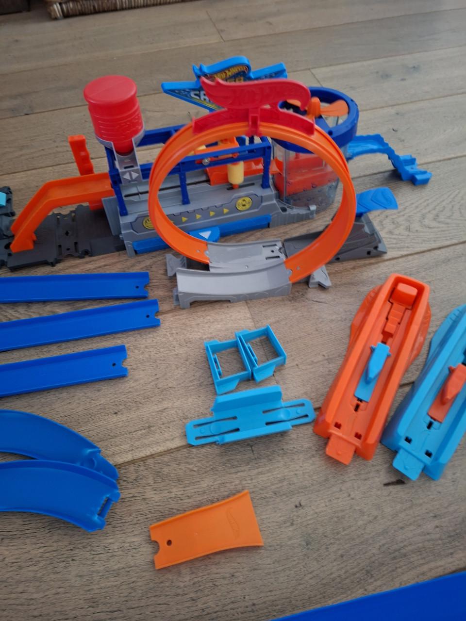 Hot wheels baan + auto's