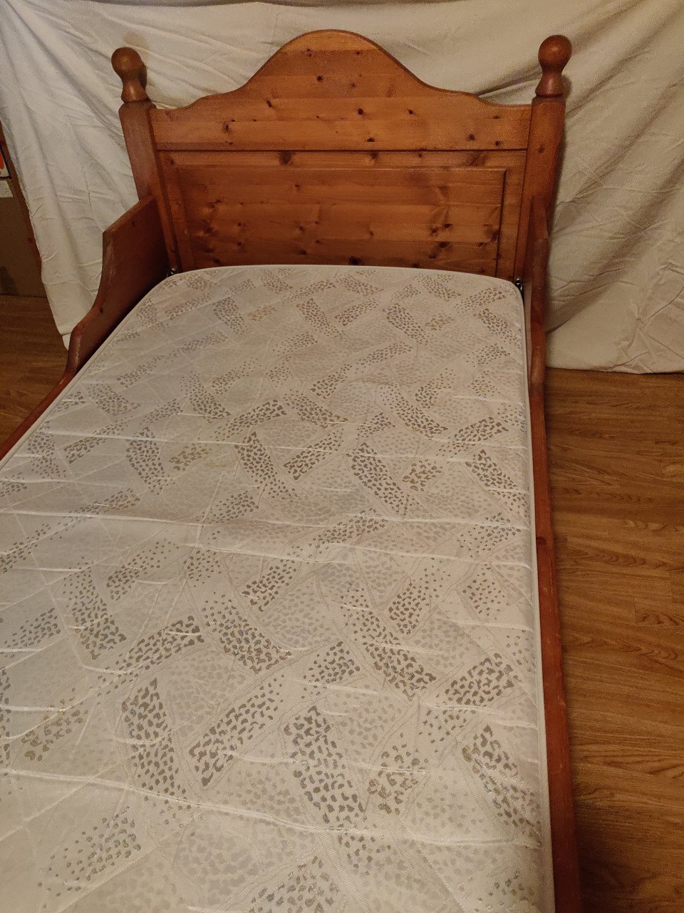 1 persoons grenen bed