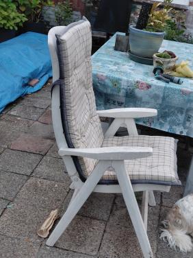 4 tuinstoelen en tuintafel