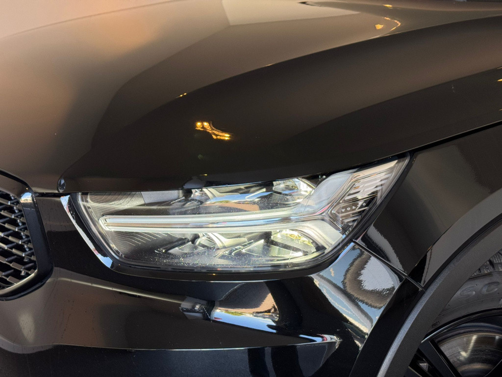 Volvo XC40 1.5 t4 recharge r-design black edition