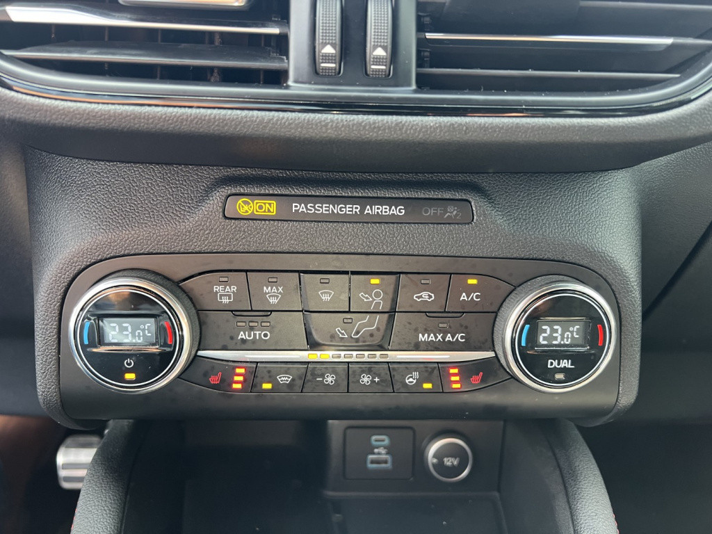 Ford Kuga 1.5 ecoboost 150pk 2wd st-line x , trekhaak , winterpack ,head up