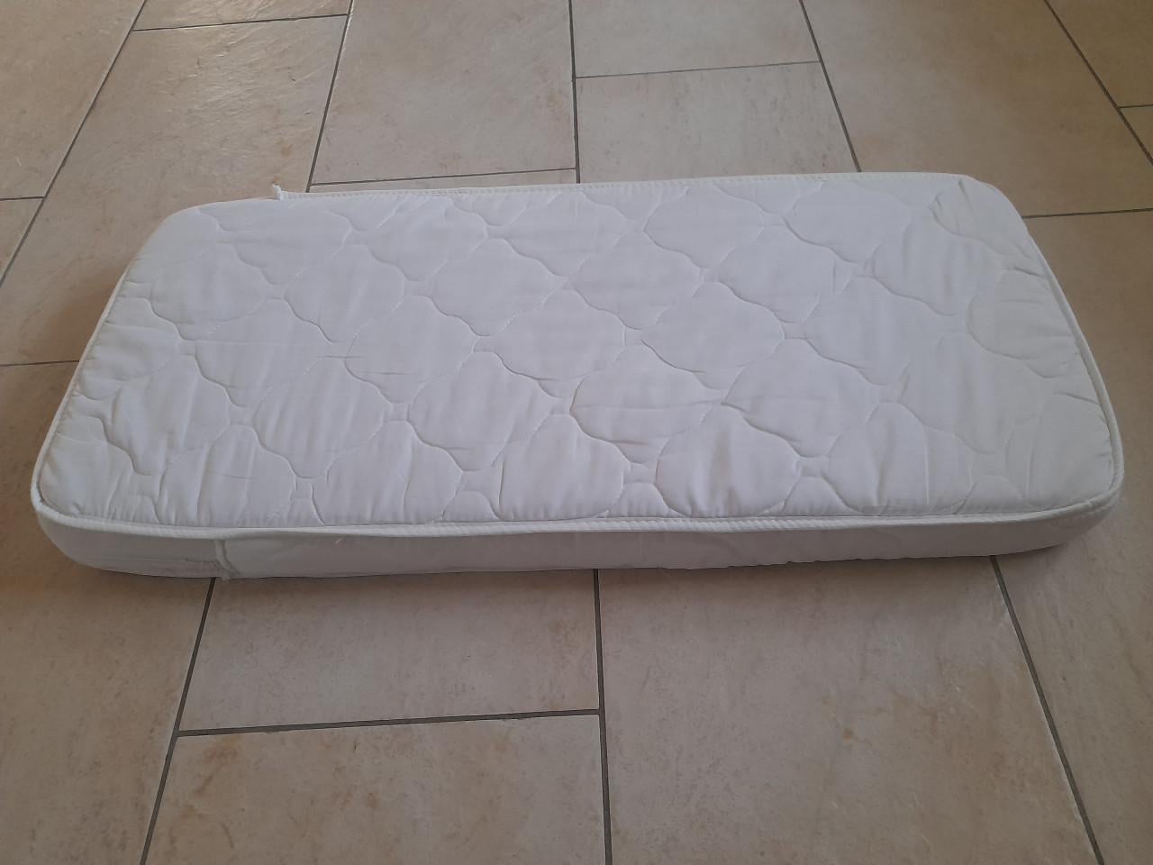 Diverse matrasjes (in goede nette schone staat )